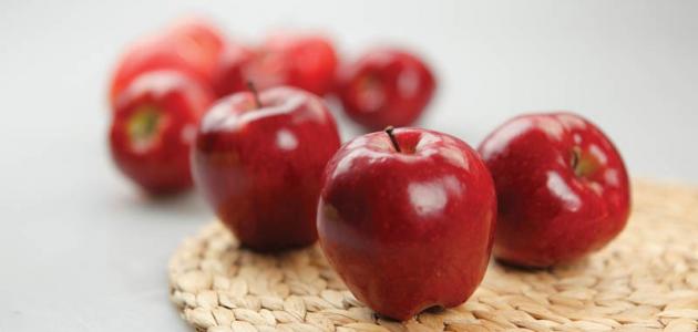 فوائد التفاح الأحمر.. كيف يؤثر على القلب والدورة الدموية؟