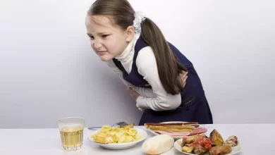 أسباب وأعراض التسمم الغذائي عند الأطفال