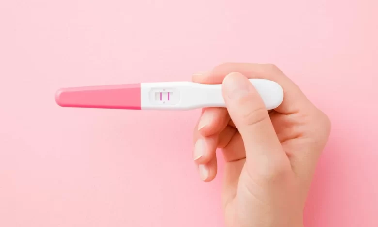 تعرّفي على أبرز علامات الحمل في الأيام الأولى دليل شامل للحوامل الجدد