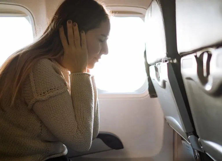 كيفية التخلص من ألم الأذن على متن الطائرة